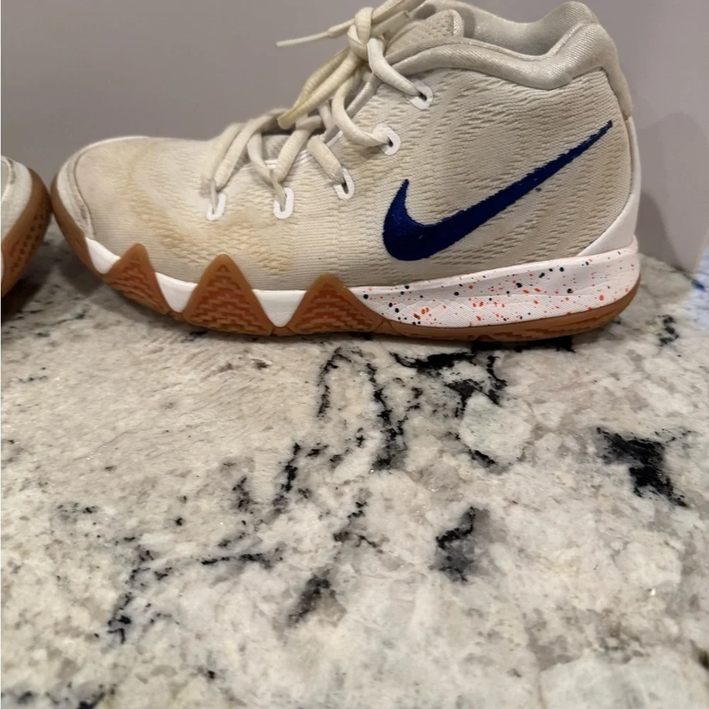 Nike Kids' Youth Kyrie 4 Basketball Shoes, Size: 3